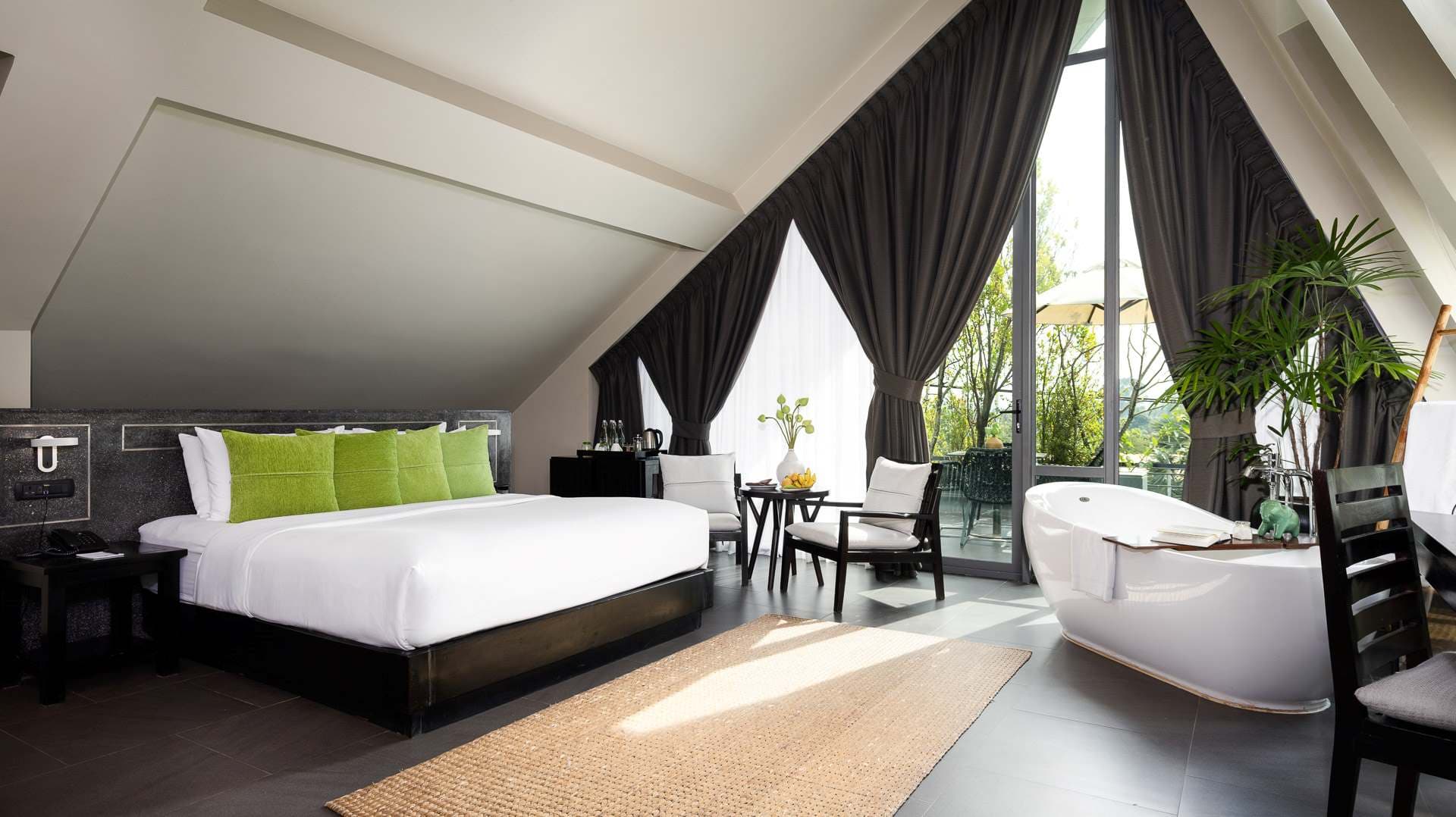 Anjali by Syphon deluxe suite with bathtub and terrace